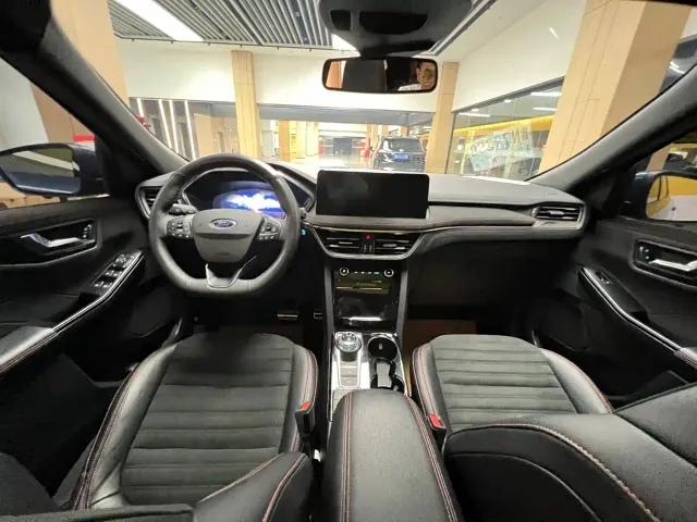 Ford Escape — Фото автомобиля 10