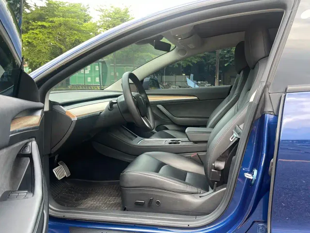 Tesla Model 3 — Фото автомобиля 14