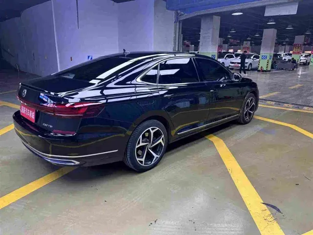 Volkswagen Passat — Фото автомобиля 7