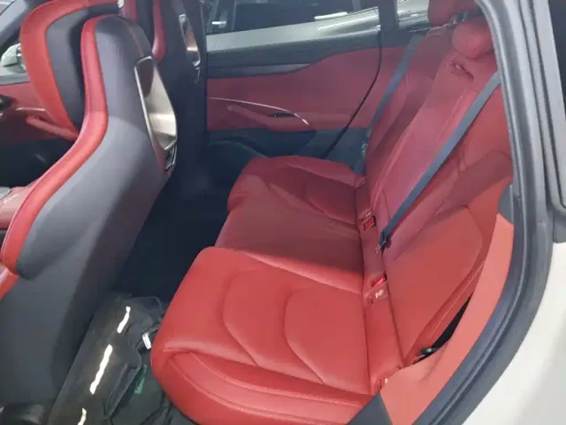 Xiaomi SU7 — Фото автомобиля 16
