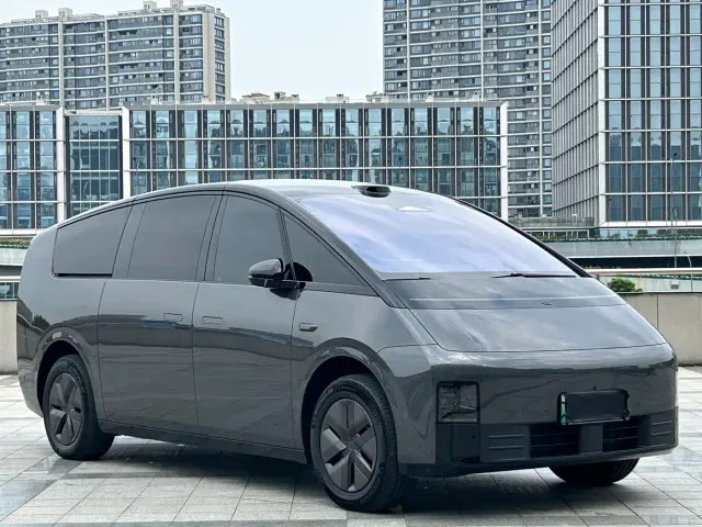 Li Auto MEGA — Фото автомобиля 3