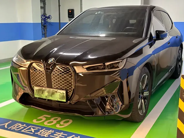 Фотография автомобиля — BMW iX