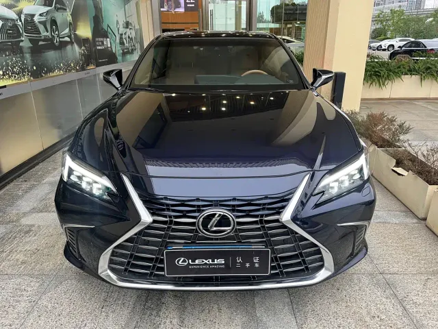Lexus ES — Фото автомобиля 2