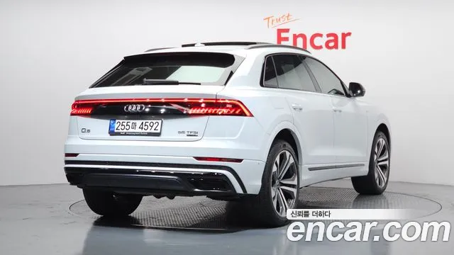 Audi Q8 55 TFSI quattro Premium — Фото автомобиля 2