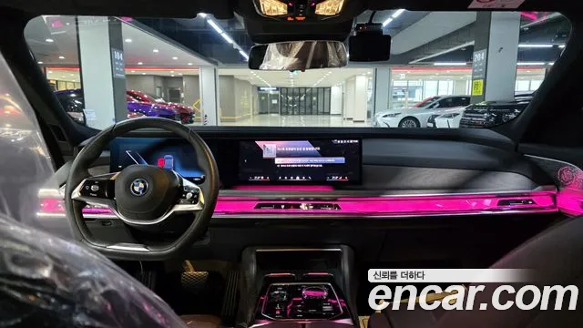 BMW i7 — Фото автомобиля 7