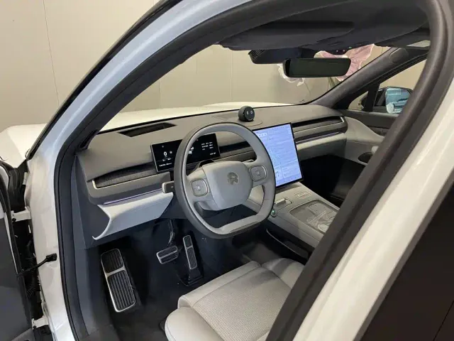 Nio ES8 — Фото автомобиля 24