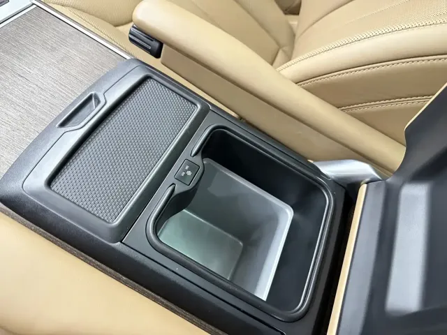 Land Rover Range Rover 2025 3.0 L6 400PS Flourishing Era Extended Wheelbase — Фото автомобиля 17