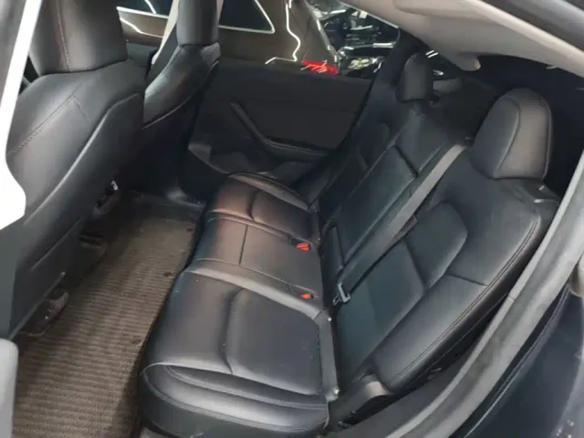 Tesla Model Y — Фото автомобиля 16