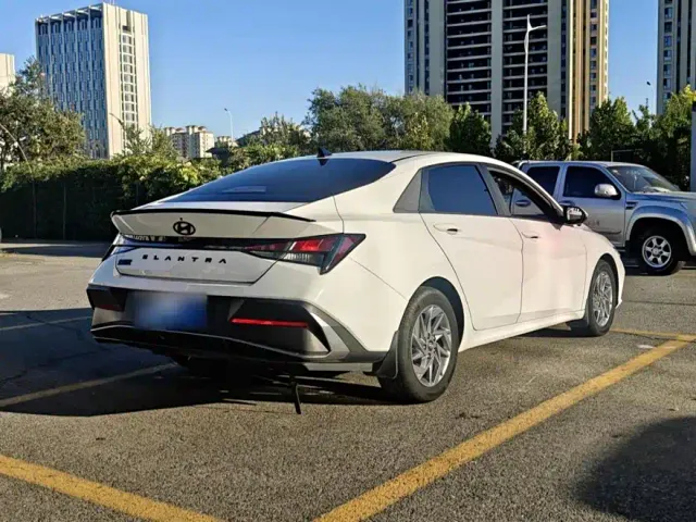 Hyundai Elantra — Фото автомобиля 6