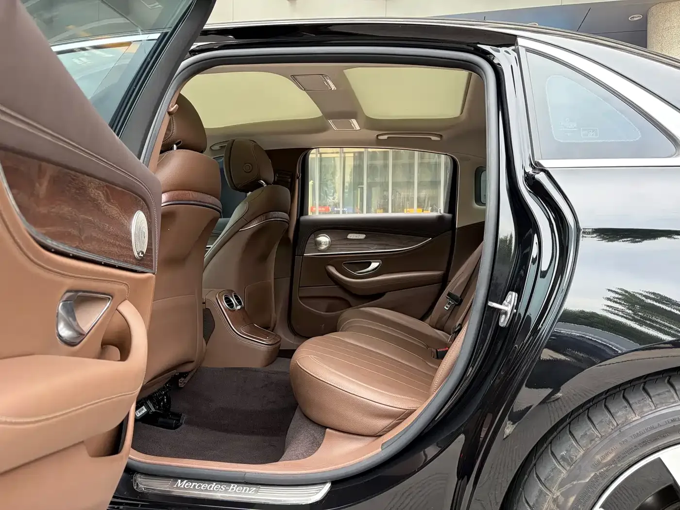 Mercedes-Benz Mercedes-Benz E-Class New Energy 2022 E 350 e L Plug-in Hybrid Sedan — Фото автомобиля 10