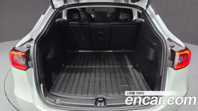 Tesla Model Y — Фото автомобиля 24