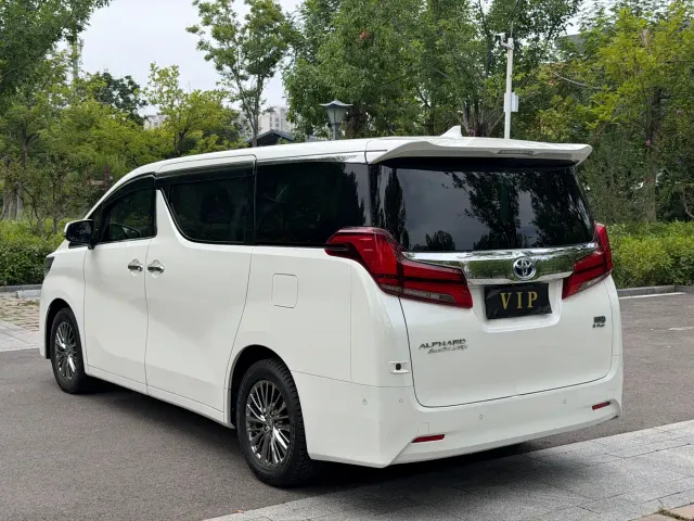Toyota Alphard — Фото автомобиля 25