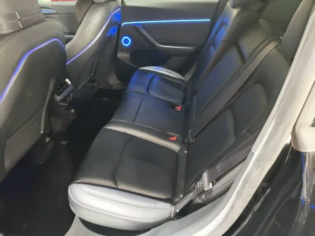 Tesla Model Y — Фото автомобиля 16