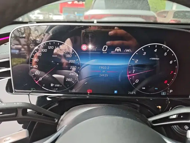 Mercedes-Benz E-Class — Фото автомобиля 11