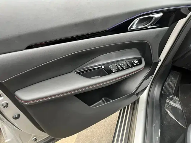 Changan Z6 — Фото автомобиля 9