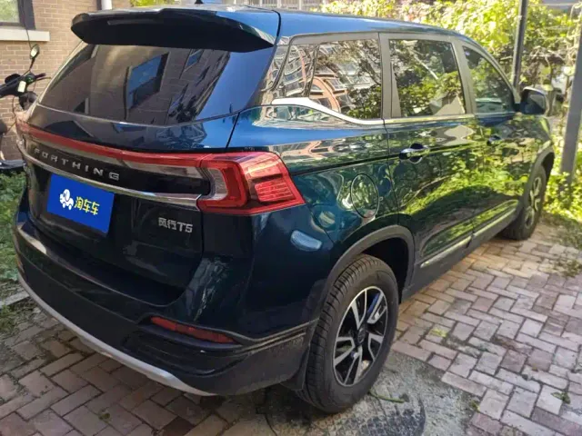 Forthing T5 — Фото автомобиля 3