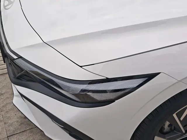 Hyundai Elantra — Фото автомобиля 15