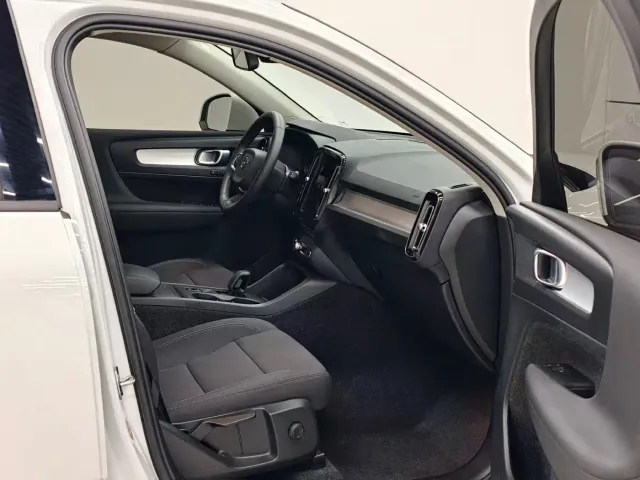 Volvo XC40 — Фото автомобиля 12