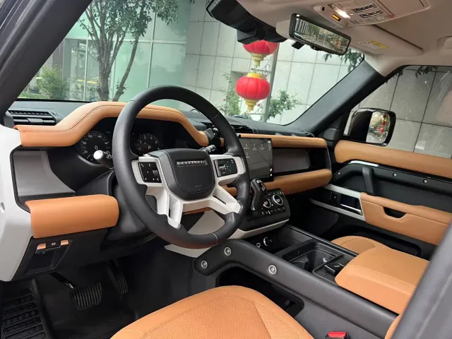 Land Rover Defender — Фото автомобиля 10