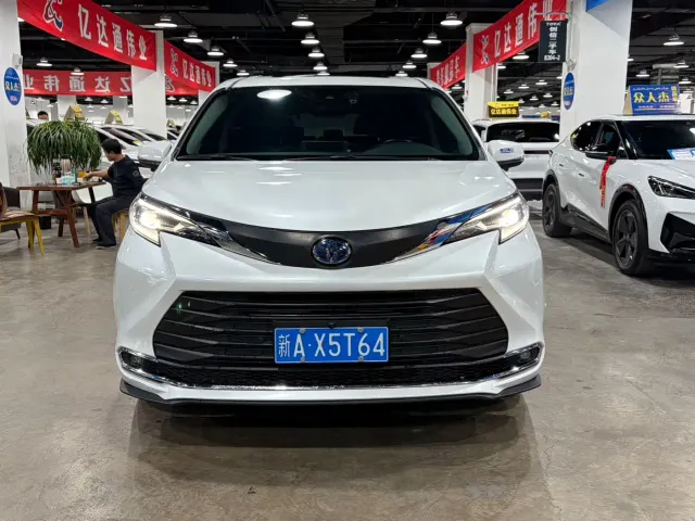 Фотография автомобиля — Toyota Sienna