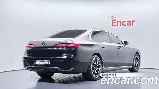 BMW 7-Series 7 серия (G70) 740i xDrive M Sport — Фото автомобиля 2