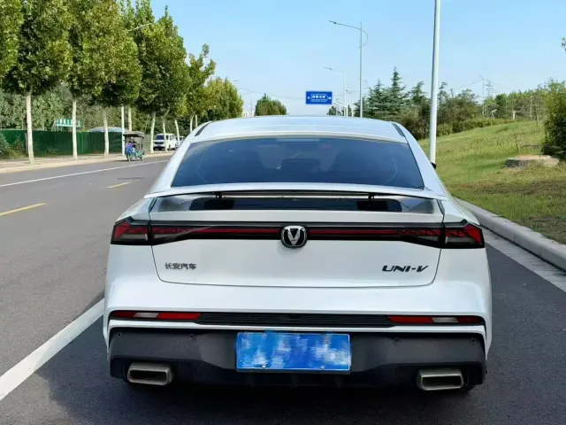 Changan UNI-V — Фото автомобиля 8