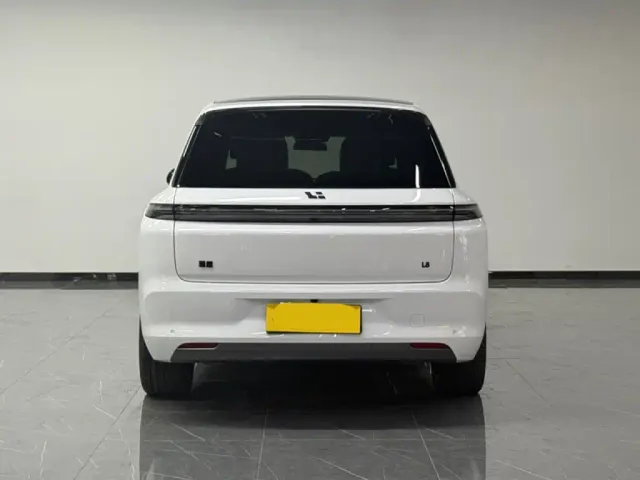 Li Auto L8 — Фото автомобиля 2