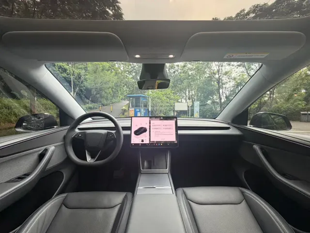 Tesla Model Y — Фото автомобиля 7