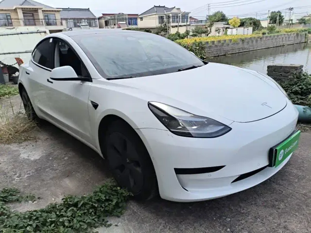 Tesla Model 3 2023 Rear-Wheel Drive — Фото автомобиля 3