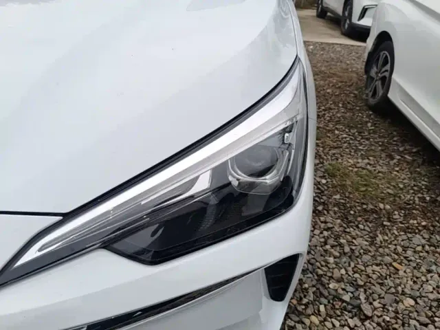 Roewe Roewe i5 2023 1.5L CVT Luxury Edition — Фото автомобиля 23