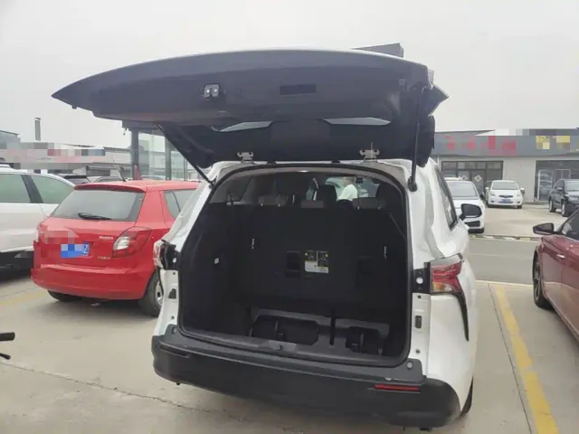 Toyota Sienna — Фото автомобиля 18
