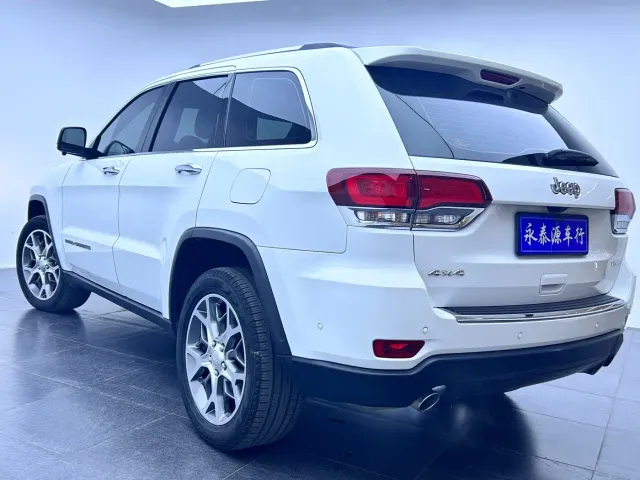 Jeep Grand Cherokee — Фото автомобиля 6