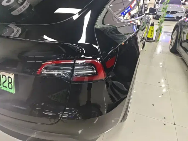 Tesla Model Y — Фото автомобиля 7