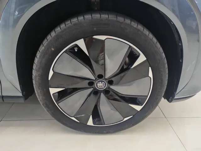 BYD Tang L — Фото автомобиля 28