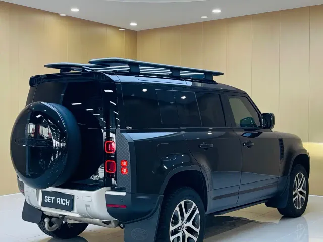 Land Rover Defender — Фото автомобиля 8