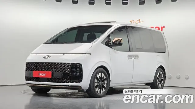 Фотография автомобиля — Hyundai Staria 4WD Lounge 9 мест