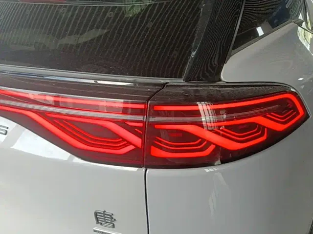 BYD Tang — Фото автомобиля 7