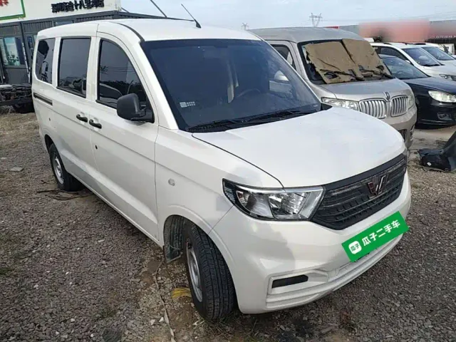 Wuling Hongguang V — Фото автомобиля 21