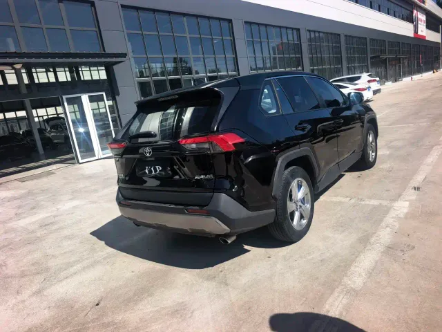 Toyota RAV4 — Фото автомобиля 11