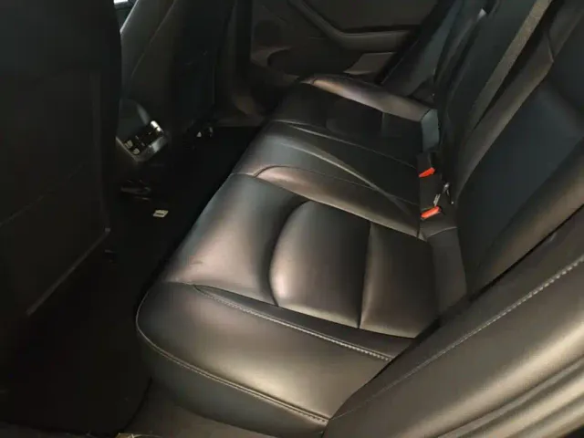 Tesla Model 3 — Фото автомобиля 16