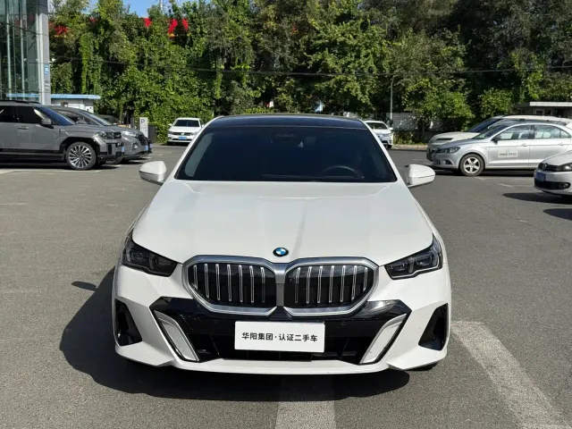 BMW 5 Series — Фото автомобиля 2