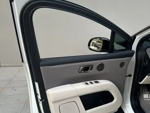 Li Auto Li Auto i6 2025 4WD Base Model — Фото автомобиля 12