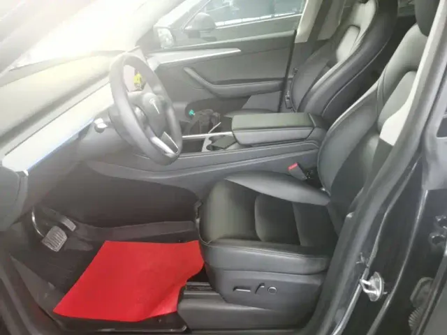 Tesla Model Y 2024 Rear-Wheel Drive Version — Фото автомобиля 14