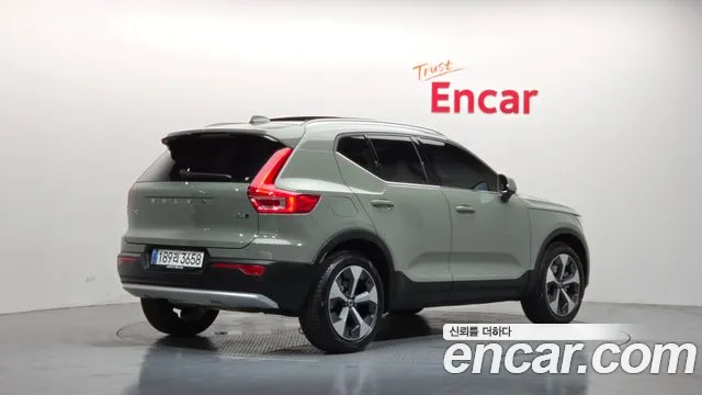 Вольво XC40 B4 Ultimate Bright — Фото автомобиля 2