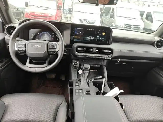 Toyota Prado — Фото автомобиля 8