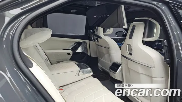 BMW i7 — Фото автомобиля 4