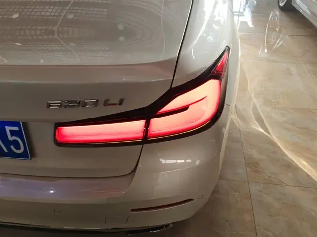 BMW 5 Series — Фото автомобиля 23