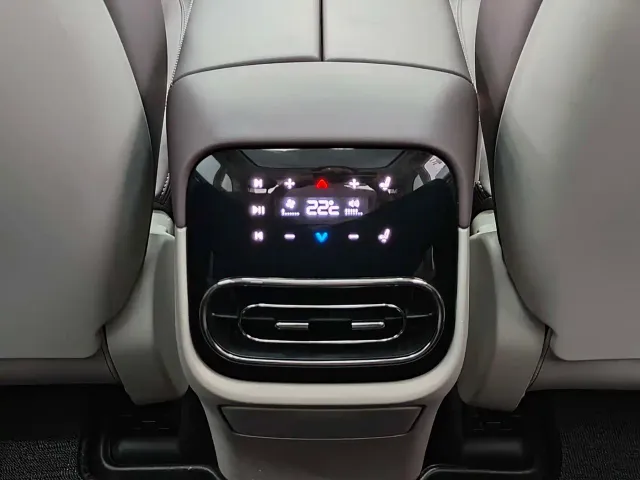 Leapmotor C11 — Фото автомобиля 20