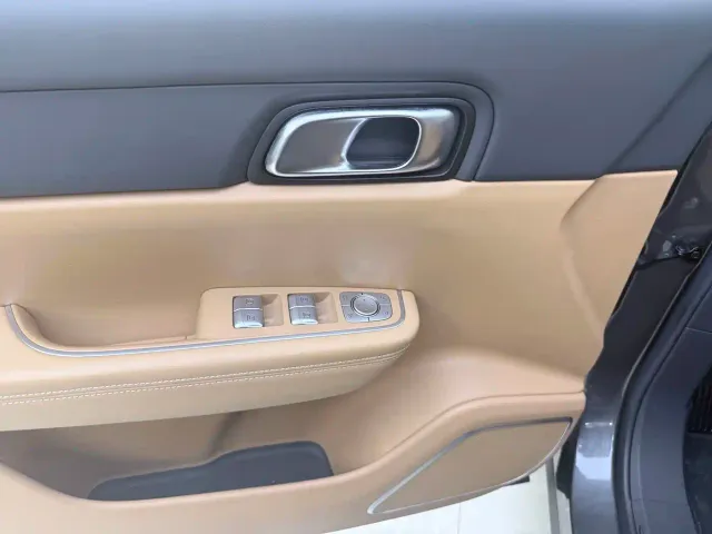 Li Auto ONE — Фото автомобиля 10