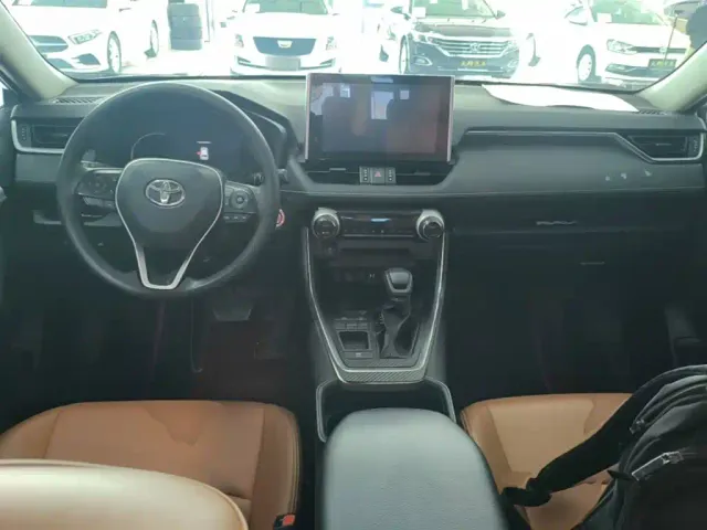 Toyota RAV4 — Фото автомобиля 9